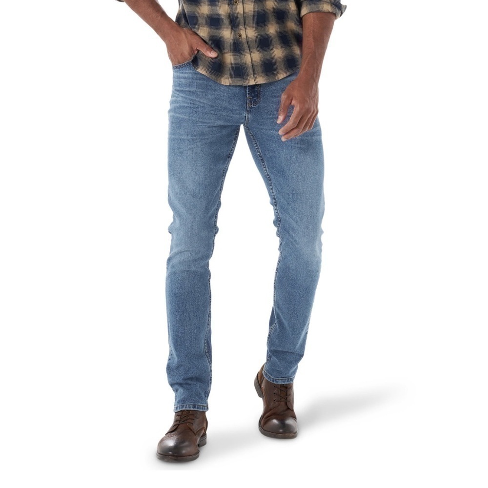 Wrangler Men's Straight Fit Jeans size 42x30 NWT - Picture 6 of 7